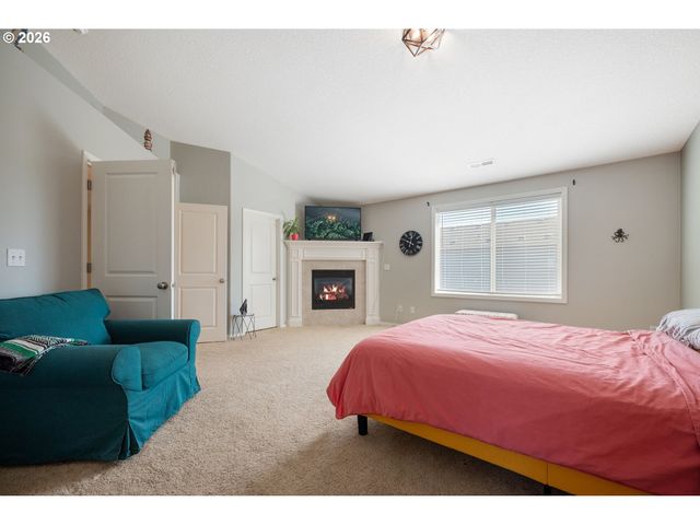 15572 Se GLADYS ROSE Way, Damascus, OR 97089