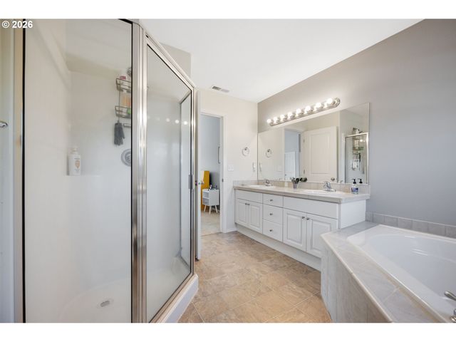15572 Se GLADYS ROSE Way, Damascus, OR 97089