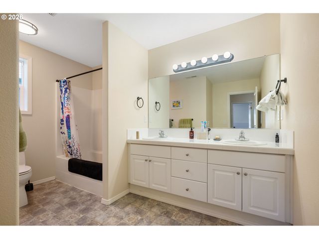 15572 Se GLADYS ROSE Way, Damascus, OR 97089
