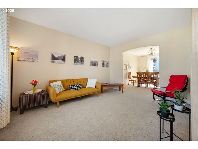 15572 Se GLADYS ROSE Way, Damascus, OR 97089