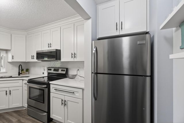 3801 W 98th Street 210, Bloomington, MN 55431