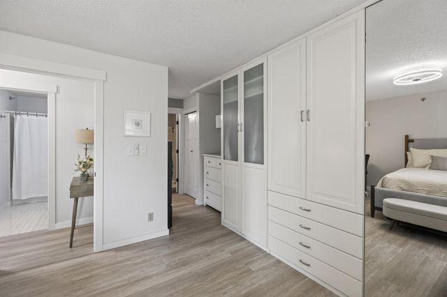 3801 W 98th Street 210, Bloomington, MN 55431