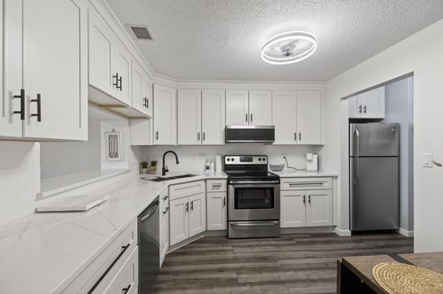3801 W 98th Street 210, Bloomington, MN 55431
