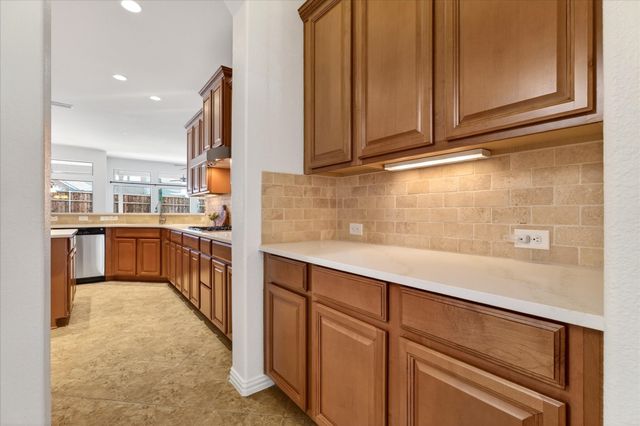 350 Falstaff Drive, Roanoke, TX 76262