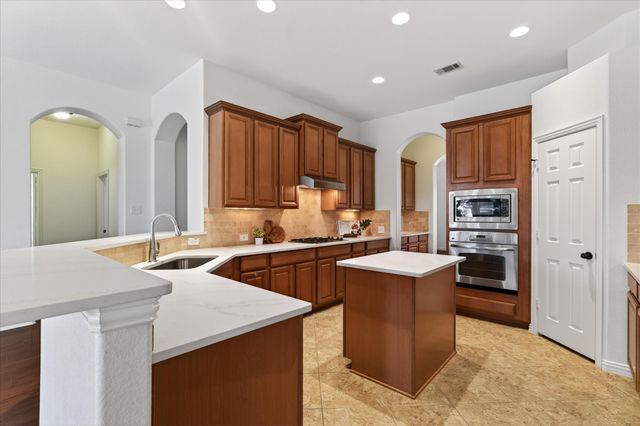 350 Falstaff Drive, Roanoke, TX 76262