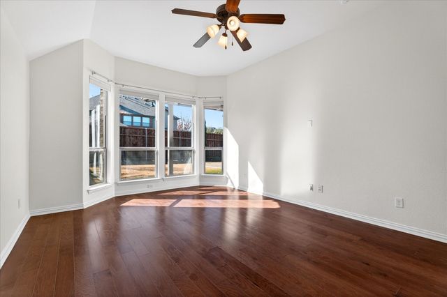 350 Falstaff Drive, Roanoke, TX 76262