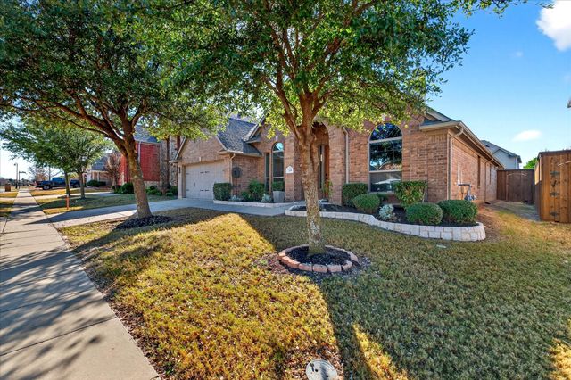 350 Falstaff Drive, Roanoke, TX 76262