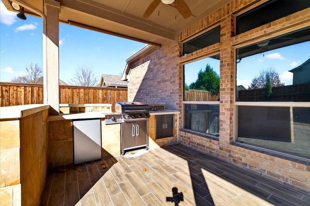 350 Falstaff Drive, Roanoke, TX 76262