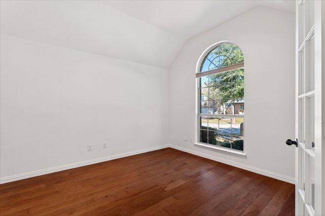 350 Falstaff Drive, Roanoke, TX 76262