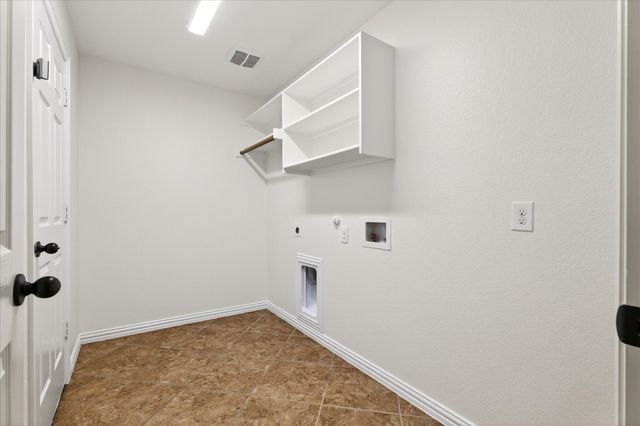 350 Falstaff Drive, Roanoke, TX 76262