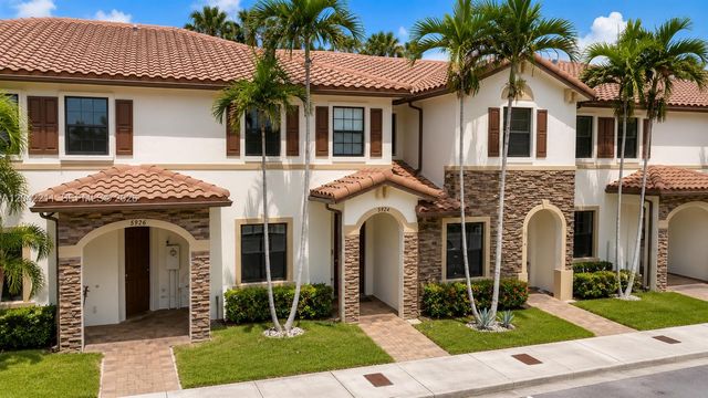 8954 W 35th Way, Hialeah, FL 33018