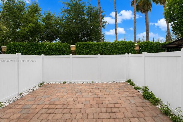 8954 W 35th Way, Hialeah, FL 33018