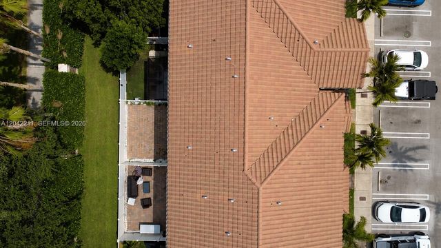 8954 W 35th Way, Hialeah, FL 33018