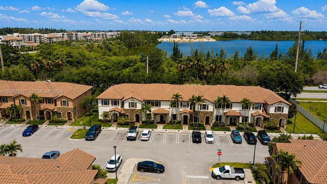 8954 W 35th Way, Hialeah, FL 33018