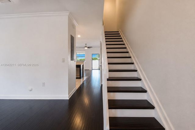 8954 W 35th Way, Hialeah, FL 33018