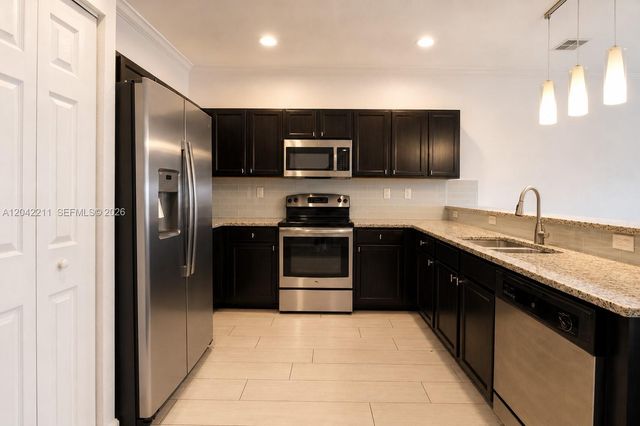 8954 W 35th Way, Hialeah, FL 33018