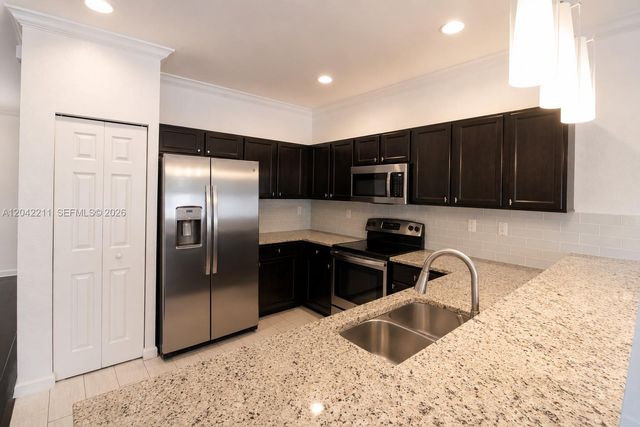 8954 W 35th Way, Hialeah, FL 33018