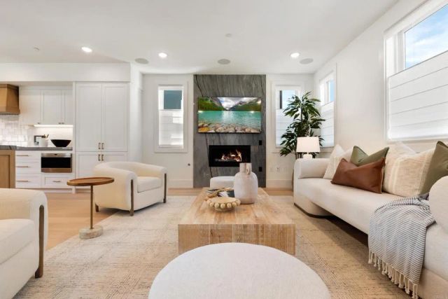 270 Normandy Lane, Carlsbad, CA 92008