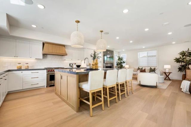 270 Normandy Lane, Carlsbad, CA 92008