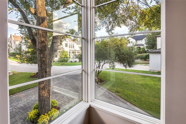 645 Kessler Reserve Court, Dallas, TX 75208