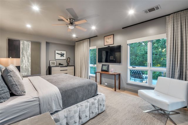 645 Kessler Reserve Court, Dallas, TX 75208