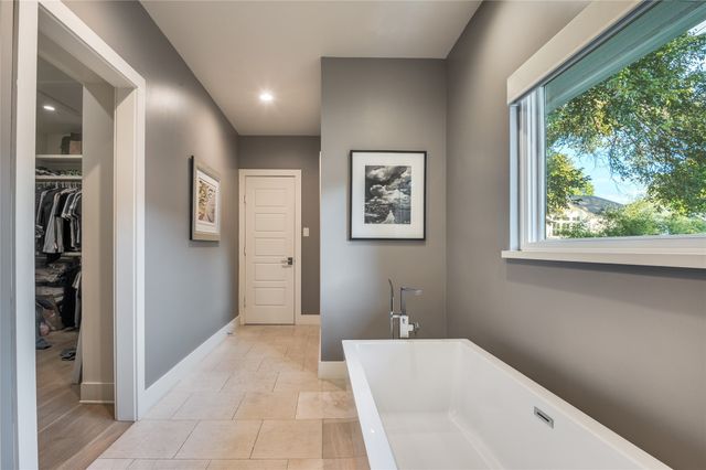 645 Kessler Reserve Court, Dallas, TX 75208