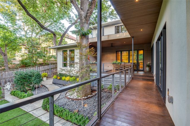 645 Kessler Reserve Court, Dallas, TX 75208