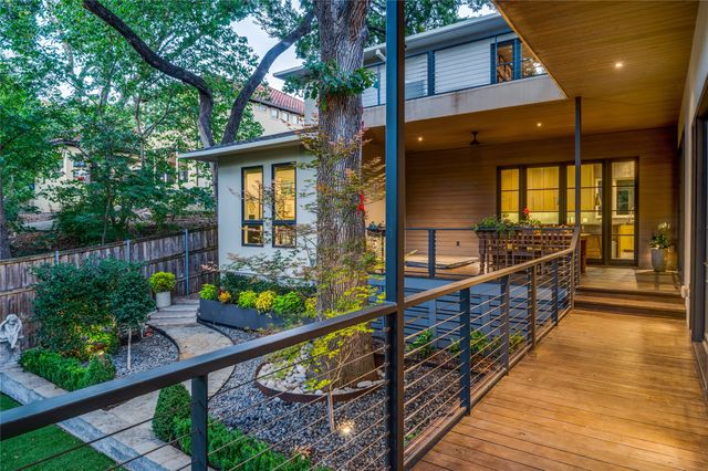 645 Kessler Reserve Court, Dallas, TX 75208