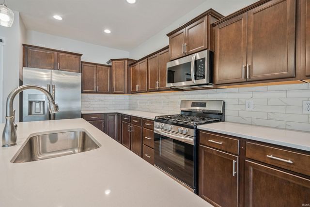 1816 SOUTHRIDGE Drive, Frankfort, IN 46041