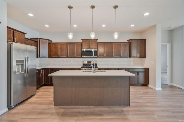 1816 SOUTHRIDGE Drive, Frankfort, IN 46041