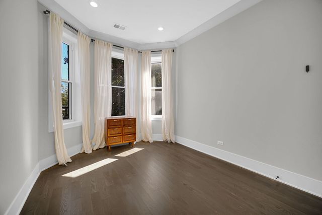 3402 S Bell Avenue, Chicago, IL 60608