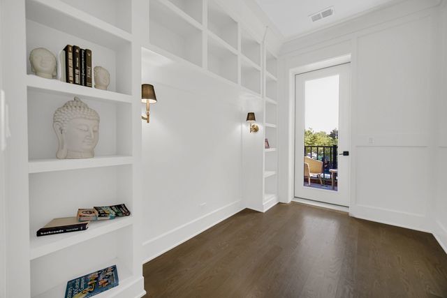 3402 S Bell Avenue, Chicago, IL 60608