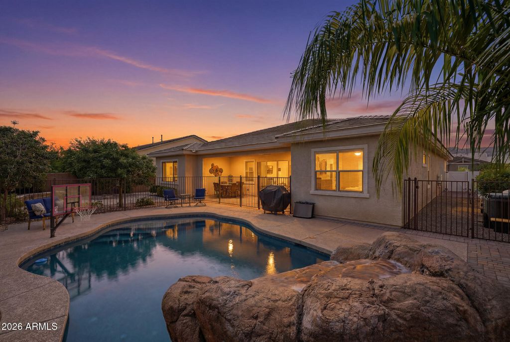 2522 E PLEASANT Lane, Phoenix, AZ 85042 — photo 2