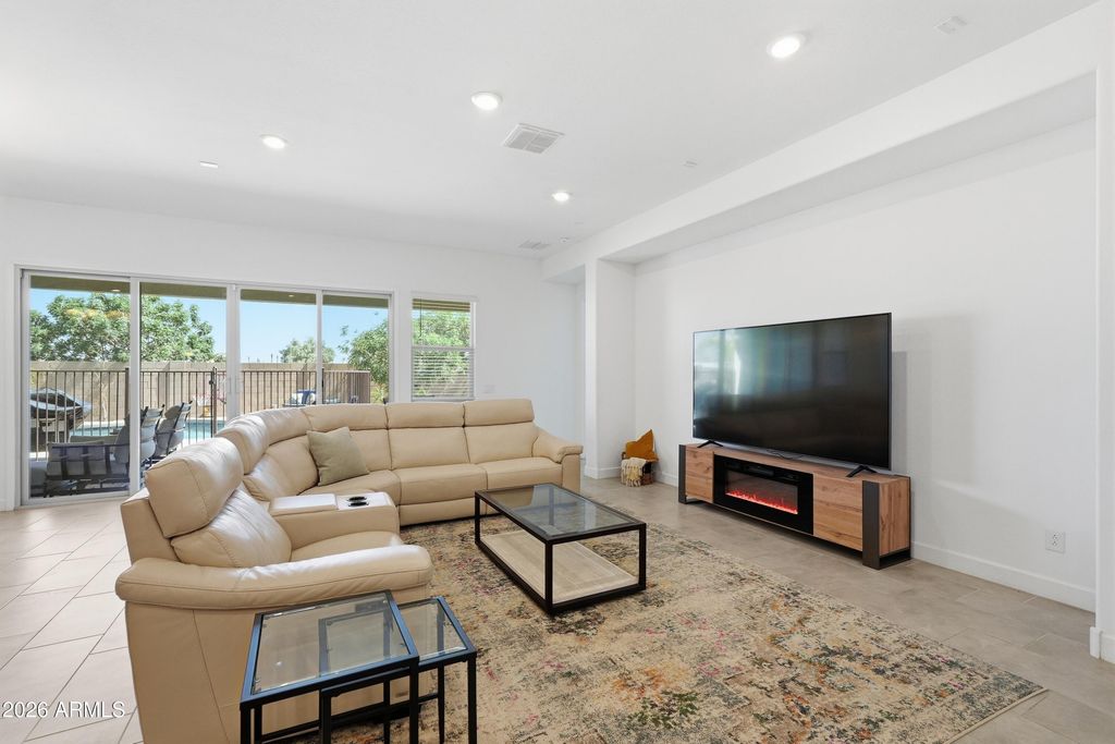 2522 E PLEASANT Lane, Phoenix, AZ 85042 — photo 5