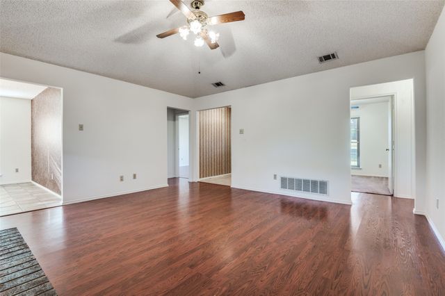 317 N Beltwoods Drive, Desoto, TX 75115