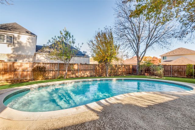 317 N Beltwoods Drive, Desoto, TX 75115