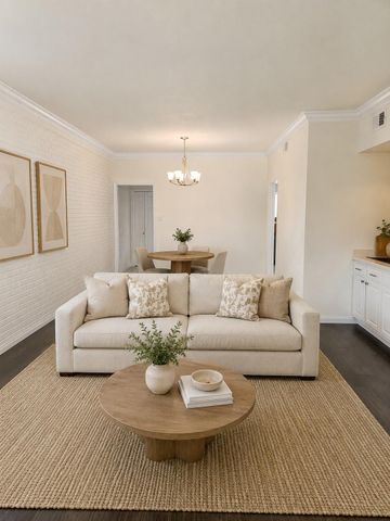 810 Augusta Drive, Houston, TX 77057