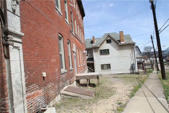 900 Island Ave, Mckees Rocks, PA 15136