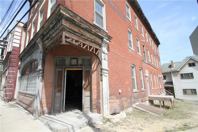 900 Island Ave, Mckees Rocks, PA 15136