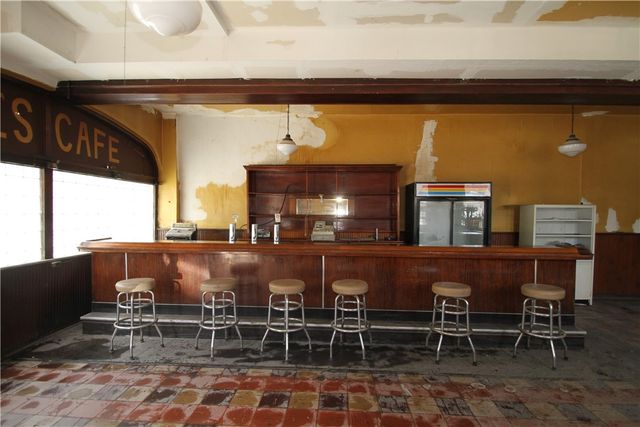 900 Island Ave, Mckees Rocks, PA 15136