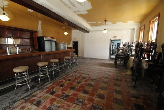 900 Island Ave, Mckees Rocks, PA 15136