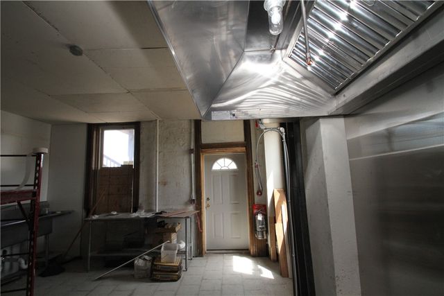 900 Island Ave, Mckees Rocks, PA 15136