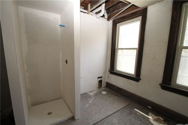 900 Island Ave, Mckees Rocks, PA 15136