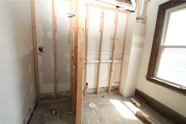 900 Island Ave, Mckees Rocks, PA 15136