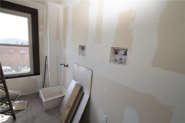 900 Island Ave, Mckees Rocks, PA 15136