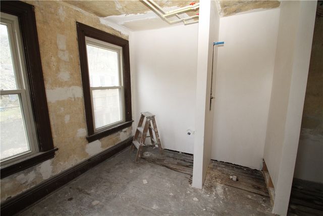 900 Island Ave, Mckees Rocks, PA 15136