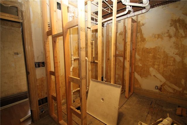 900 Island Ave, Mckees Rocks, PA 15136