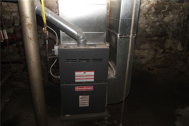 900 Island Ave, Mckees Rocks, PA 15136