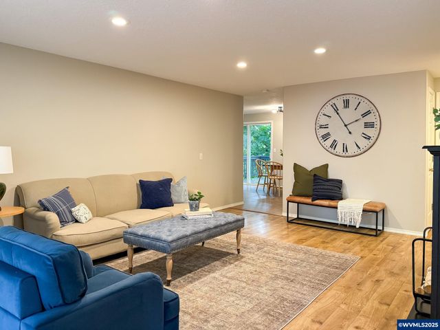 485 Upper LaVista Ct NW, Salem, OR 97304