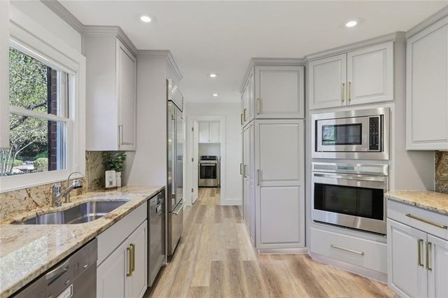 1005 16th Fairway, Sandy Springs, GA 30350